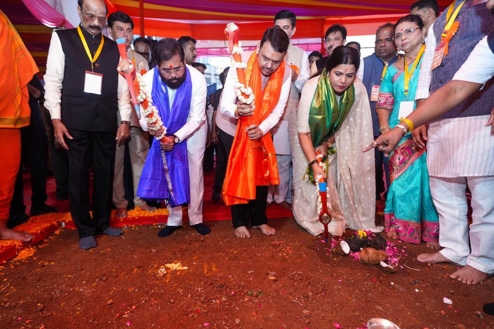 सिद्धिविनायक मंदिर परिसर के सुशोभीकरण कार्यों का भूमिपूजन, मुख्यमंत्री देवेंद्र फडणवीस ने रखी आधारशिला