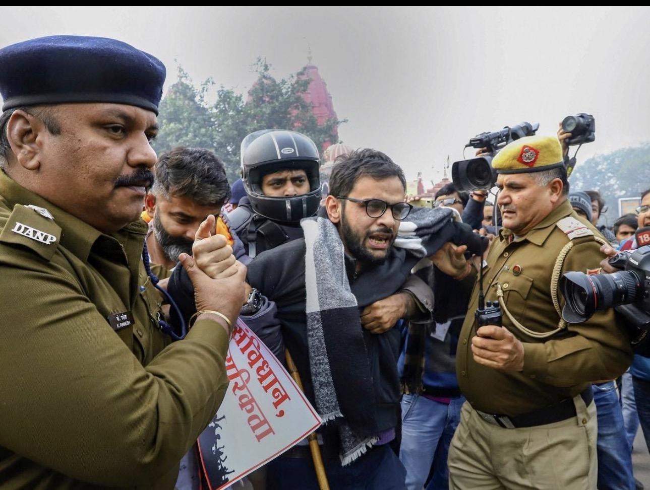 “‘दिए गए कारण अवास्तव’ — उमर खालिद को अंतरिम जमानत से इनकार, मां की सर्जरी और पारिवारिक रस्मों में शामिल होने की थी मांग”